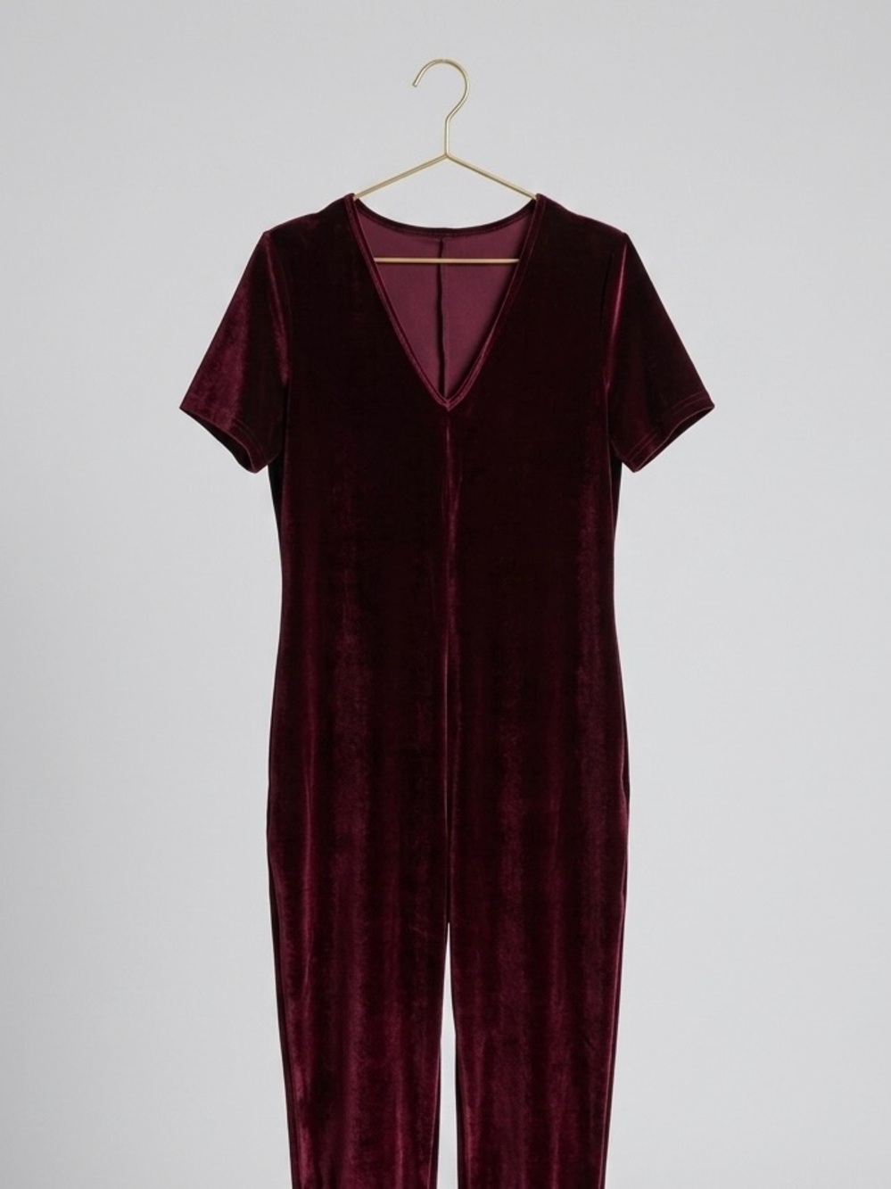 Smash + Tess Velvet V-Neck Short Sleeve Romper Jumpsuit
Burgundy Size L/ 6 - Picture 2 of 3